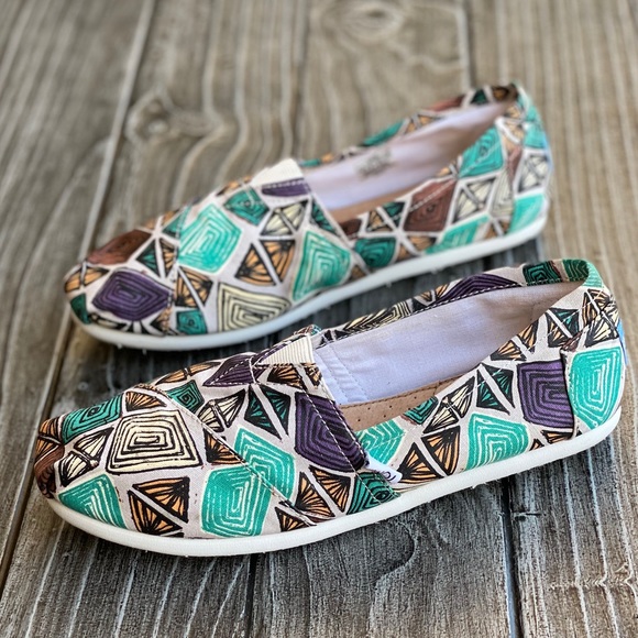Toms Shoes - TOMS Tiki Canvas Print Slip On Loafers Espadrilles